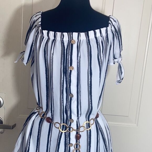H&M Women Blouse Size M L Apparently Belt Not Included - Picture 10 of 10